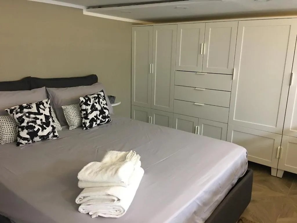 The Lucky House City Center Naples Apartment